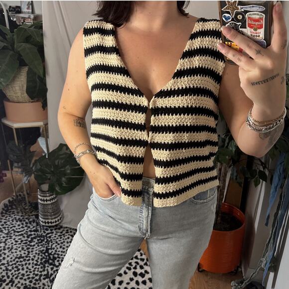 Isalis Crochet Knit Vest Top Cream Black Stripe Size Large - Picture 1 of 7